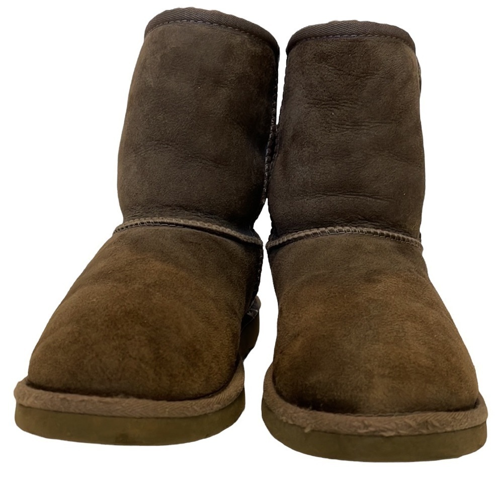 UGG Classic Short Boot - Picture 2 of 8